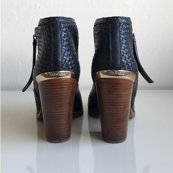 Coach Heidi Boot LIKE NEW Comes WITH BOX - Picture 3 of 6